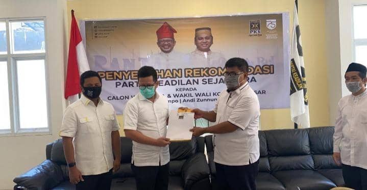 Bakal Paslon Wali Kota dan Wakil Wali Kota Makassar, Irman Yasin Limpo-Andi Zunnun menerima rekomendasi dari PKS, Senin (24/8/2020). IDN Times/Istimewa