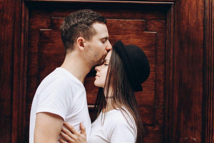 5 Hal yang Harus Dilakukan saat Pasangan Punya Ketakutan Berkomitmen