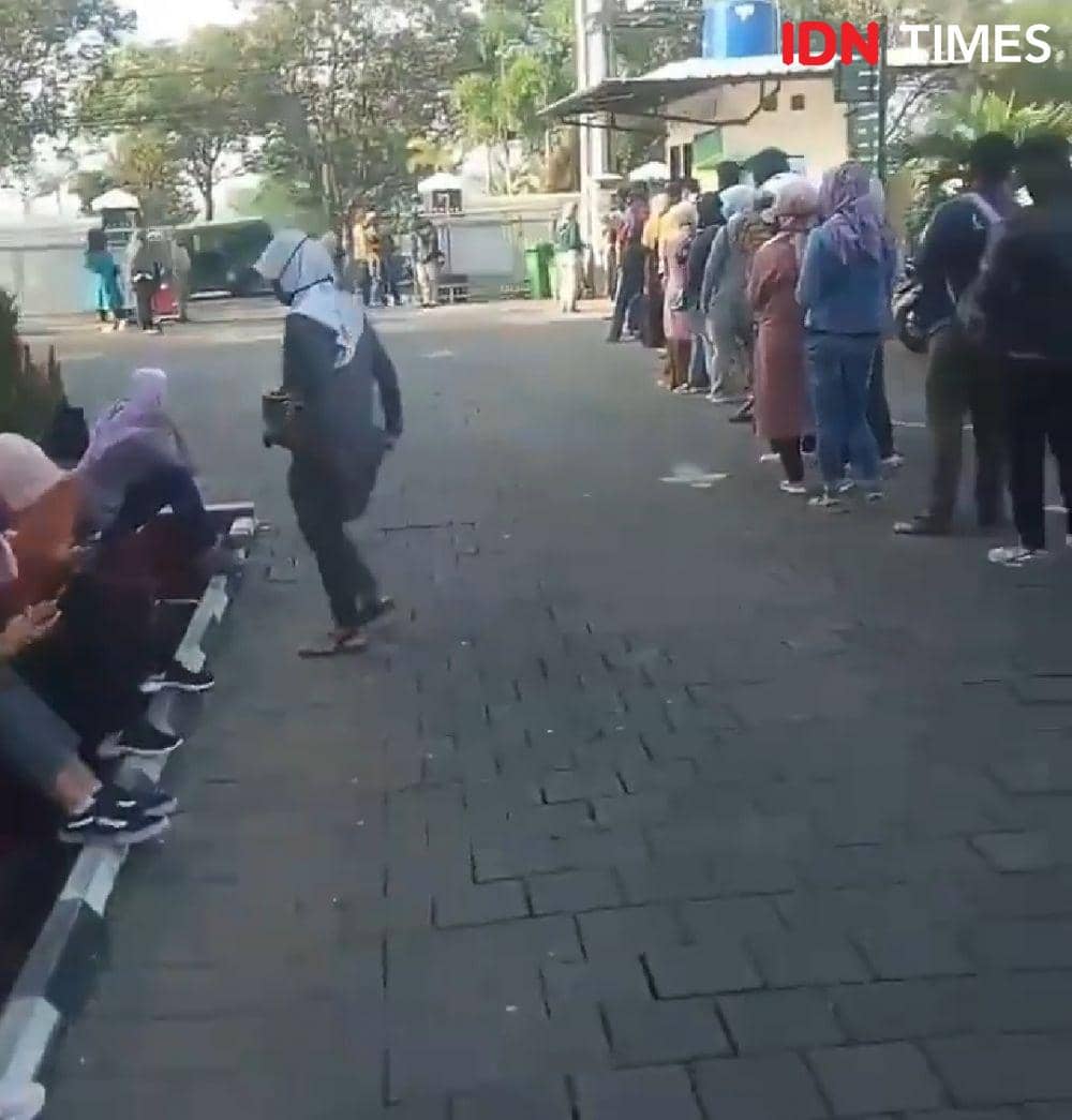 Viral! Warga Antre di Pengadilan Agama Soreang untuk Ajukan Cerai