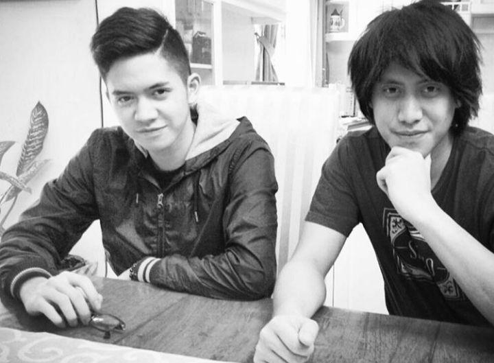 9 Potret Kedekatan Kevin Aprilio dan Sang Adik, Kompak bak Sahabat!