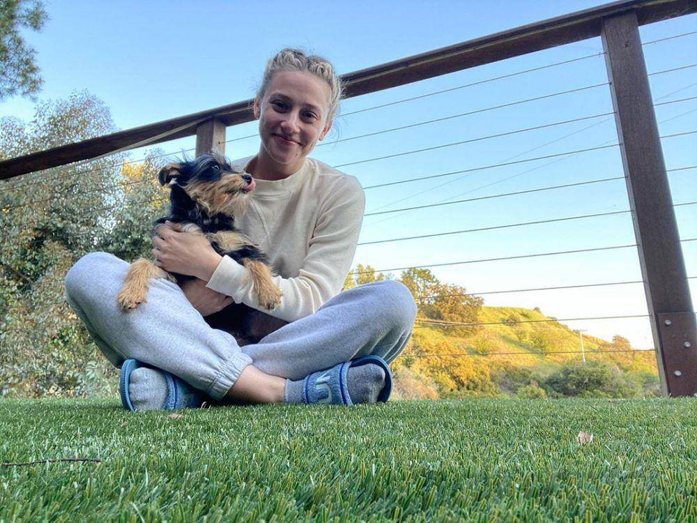 instagram.com/lilireinhart