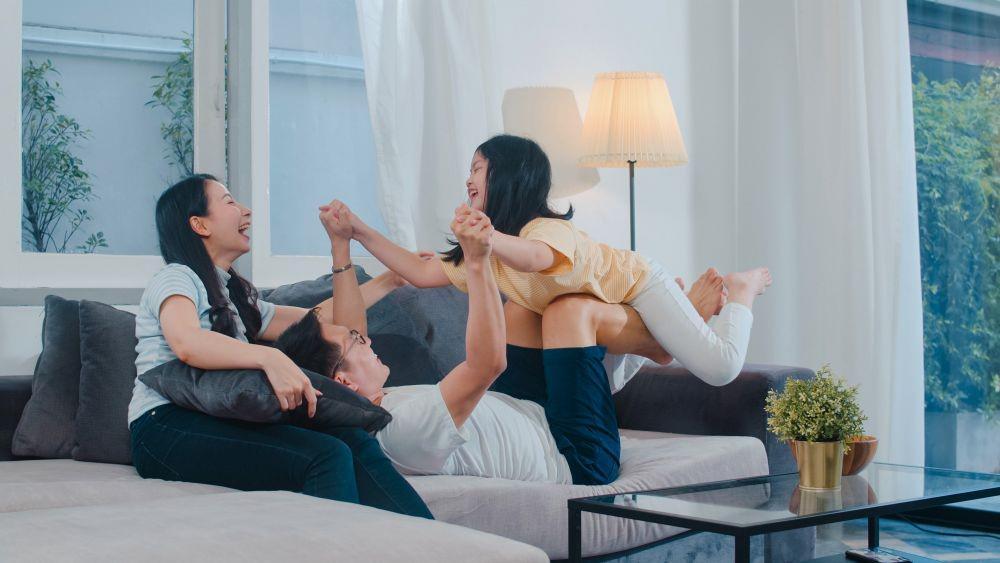 Hadapi Pandemik, Ini Catatan Popmama.com untuk Orang Tua Millennial