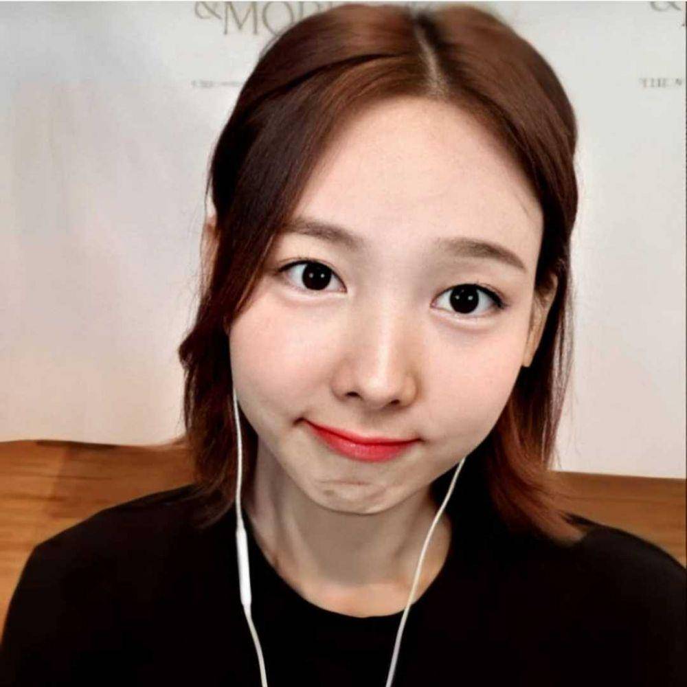 Instagram.com/twnayeon