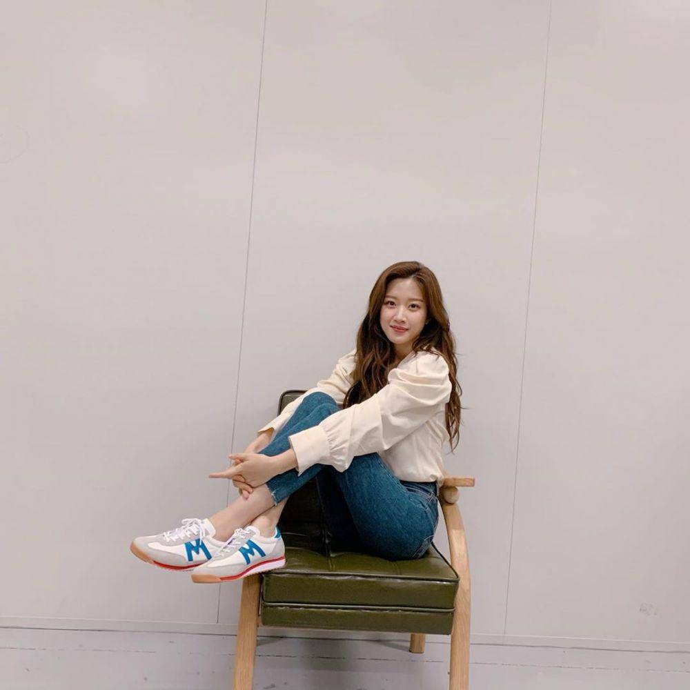 Moon Ga Young (instagram.com/m_kayoung)