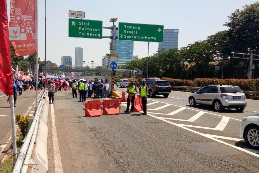Ada Demo BEM SI Tolak Omnibus Law Transjakarta Ubah Rute, Cek di Sini!