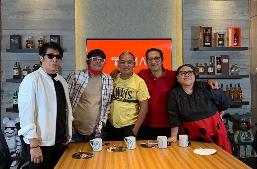 Nostalgia, 10 potret reuni bintang opera van java yang kompak abi