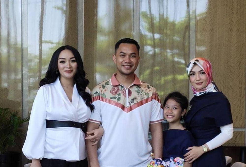 10 Potret Kedekatan Zaskia Gotik dan Anak Sambungnya, Ibu Tiri Idola!
