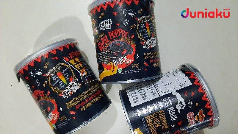 Ghost Pepper Black Crisps. duniaku.com/Adhitya Daniel