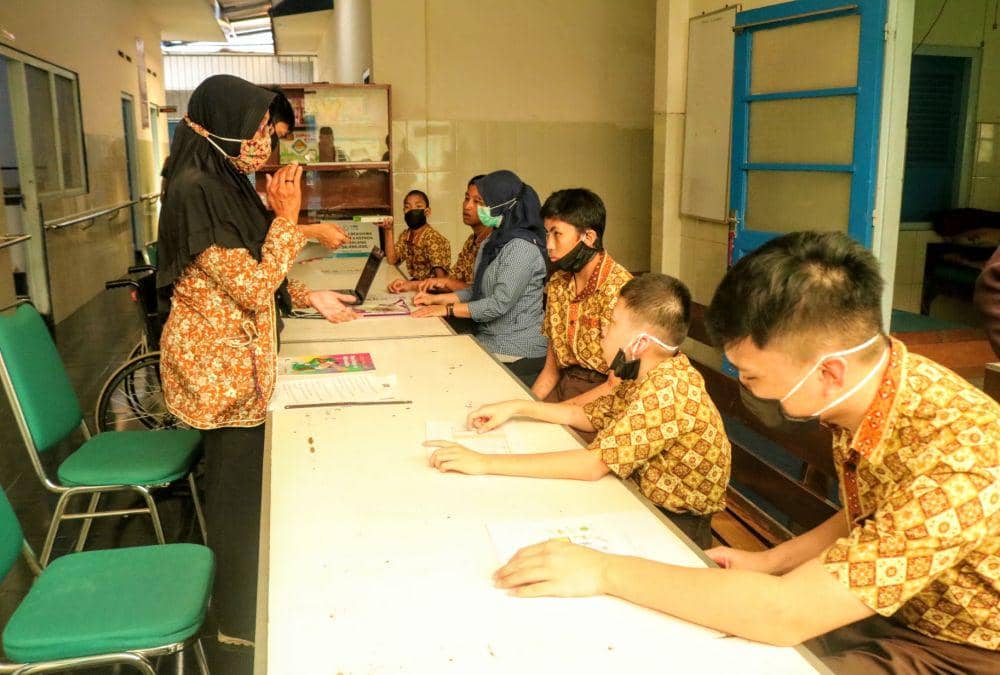 Siswa sangat antusias belajar meski dalam situasi pandemik. IDN Times/ Alfi Ramadana