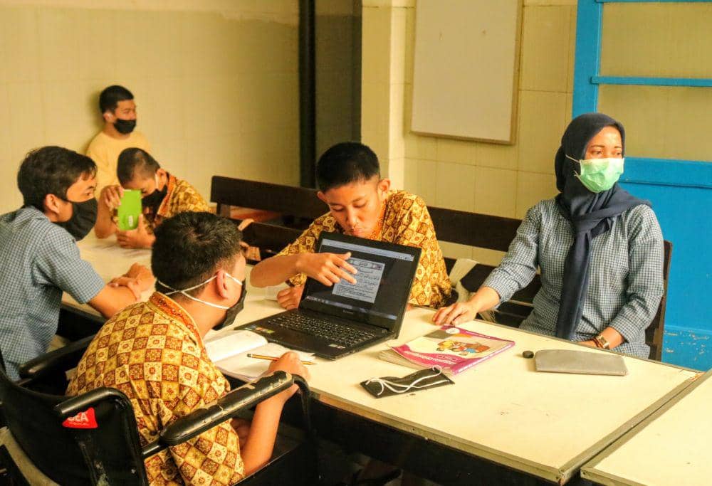Siswa tetap belajar giat dalam situasi pandemik. IDN Times/ Alfi Ramadana