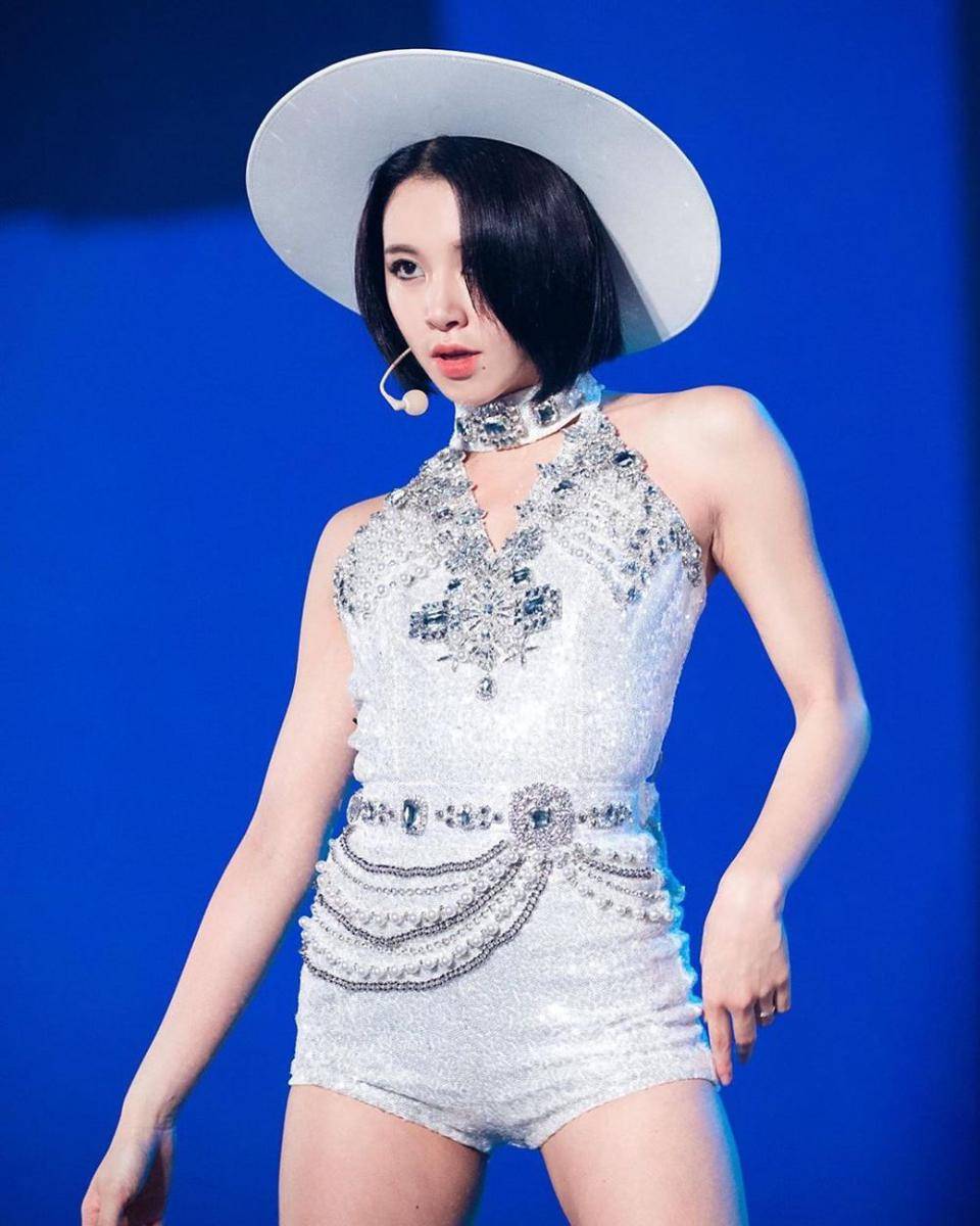 instagram.com/twicechaeyoung