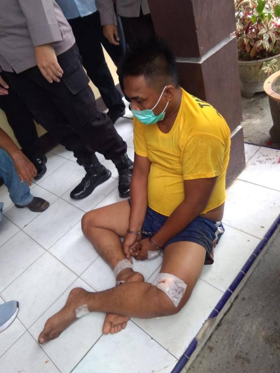 Pelaku yang berhasil dilumpuhkan (IDN Times/ Bambang Suhandoko)