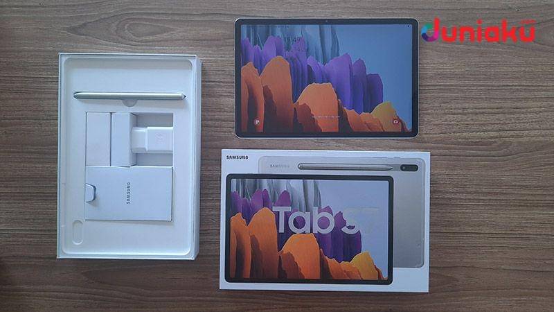 Unboxing Samsung Galaxy Tab S7. duniaku.com/Adhitya Daniel