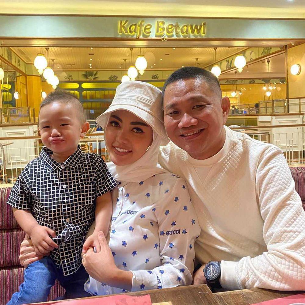Makin Bahagia, 10 Potret Manis Bella Shofie Bareng Suami dan Anaknya