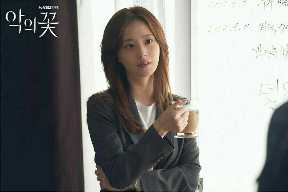 Jadi Cewek Tangguh, 10 Potret Moon Chae Won di Drama Flower of Evil