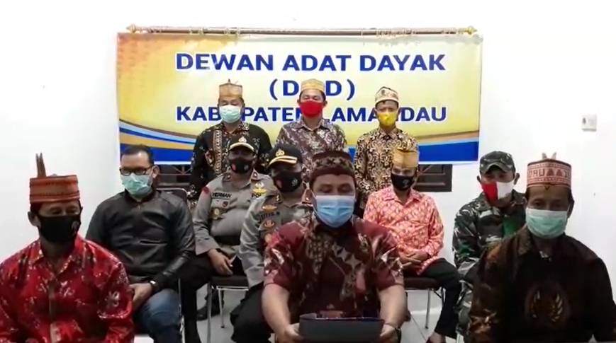 Bupati Lamandau Bupati Lamandau  sekaligus ketua Dewan Adat Dayak Lamandau  H. Hendra Lesmana (Tangkap Layar Dok.IDN Times/Istimewa)