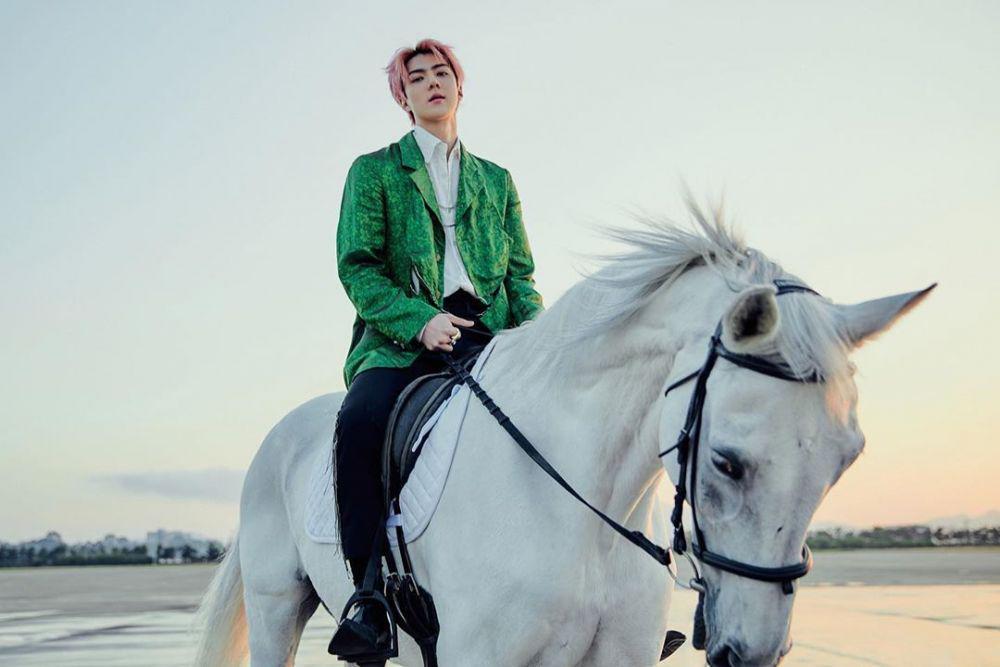 9 Inspirasi OOTD Colorful Ala Sehun EXO, Stylish nan Menyegarkan Mata!