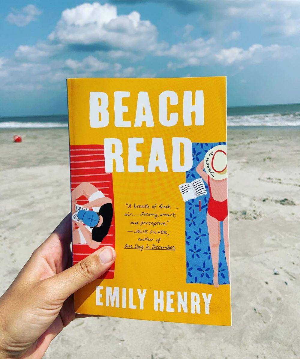 instagram.com/allshewantstodoisread