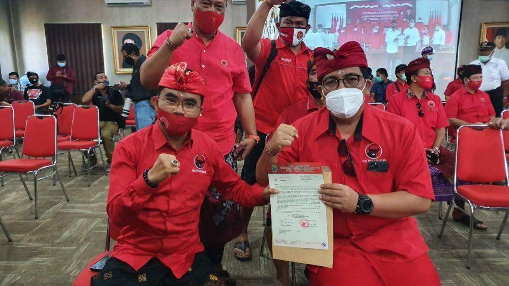I Komang Gede Sanjaya (duduk kanan) (Dok.IDN Times/Istimewa)