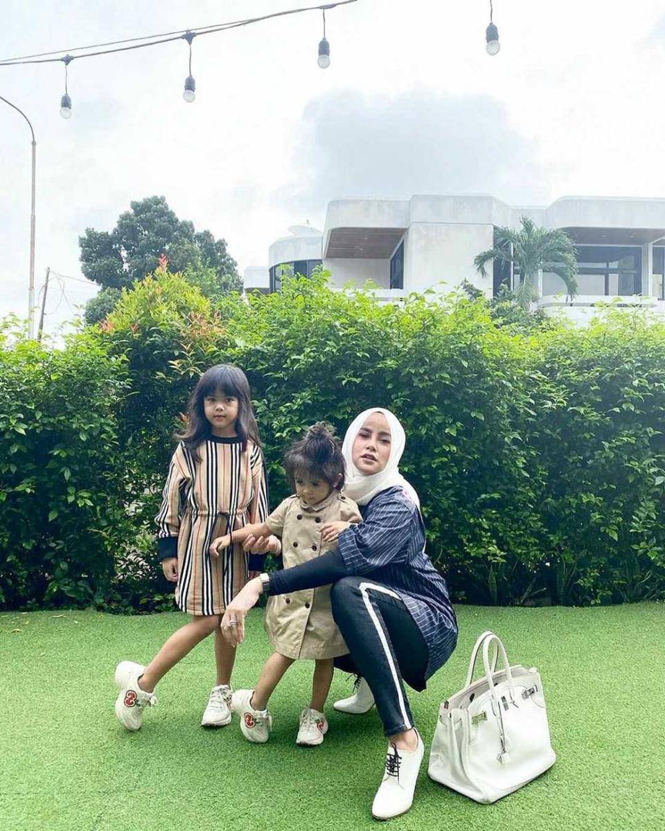 instagram.com/adreenahanahutapea