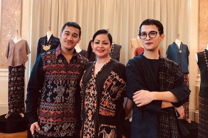Terima Oscar Jadi Wanita, 10 Potret Hangat Keluarga Lawalata