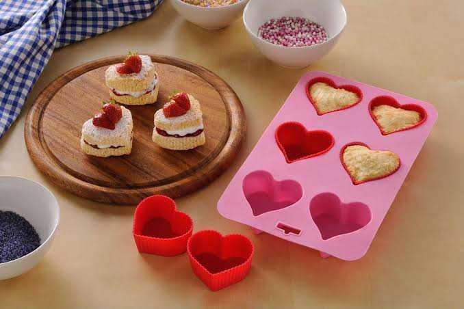 5 Tips Tepat Membersihkan Cetakan Kue Berbahan Silikon, Tahan Lama!