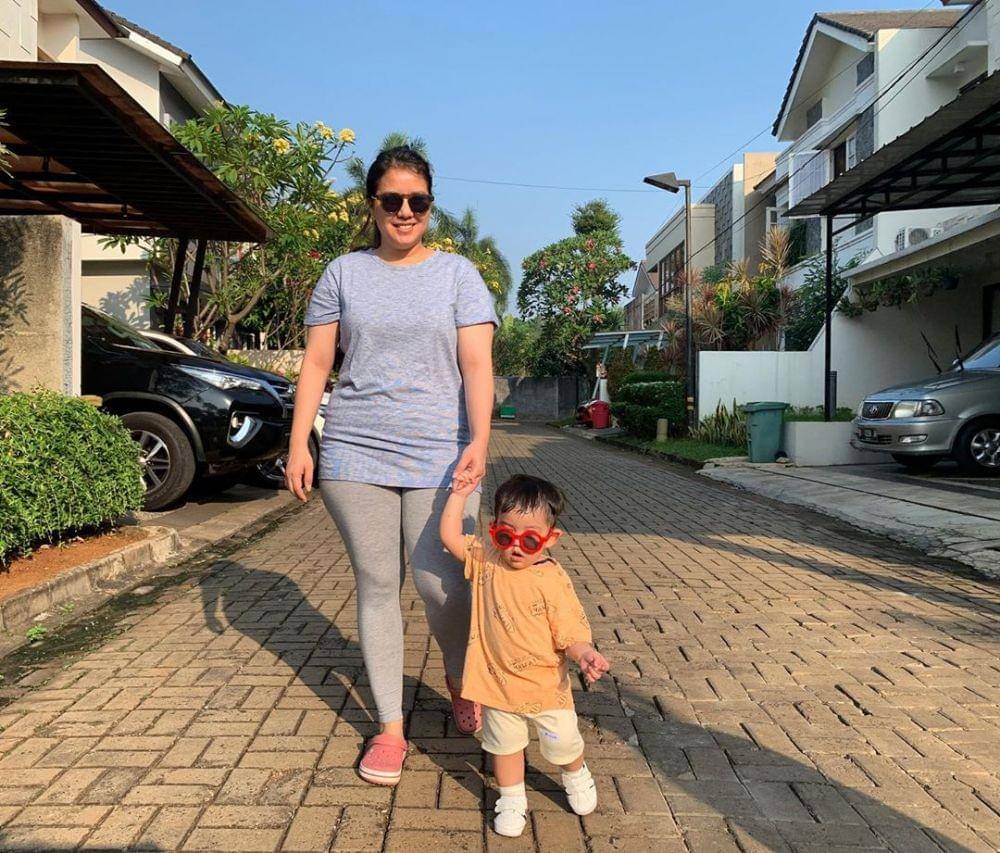 instagram.com/tya_ariestya