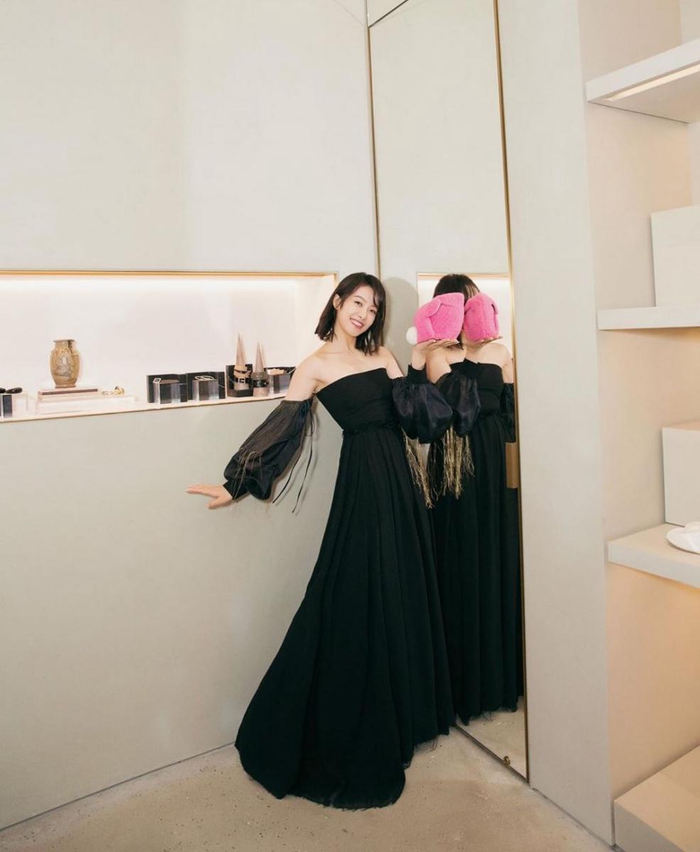 9 Potret Anggun Victoria Song dalam Balutan Gaun, bak Seorang Princess