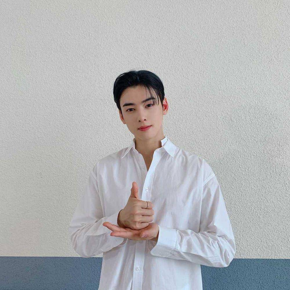 instagram.com/eunwo.o_c