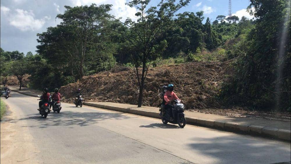 Longsor di Jalan Pattimura, Kelurahan Mangkupalas, Kecamatan Samarinda Seberang, Samarinda menghalangi warga yang hendak menuju kota atau Palaran (Dok.IDN Times/Istimewa)