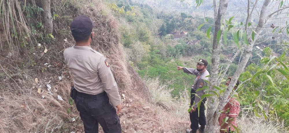 Jatuh Ke Jurang Sedalam 100 Meter, Pencari Rumput Tewas