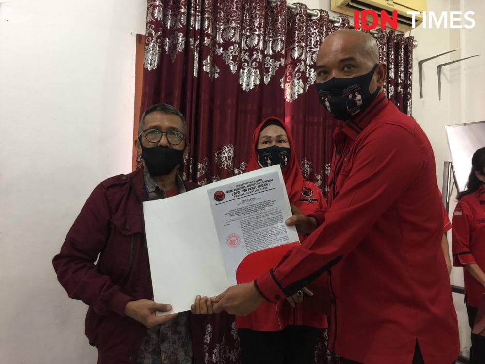 DPC PDI Perjuangan lakukan penyerahan SK ke Plt Ketua PAC yang baru