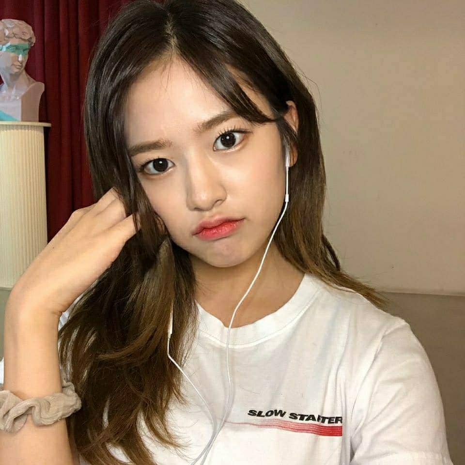 instagram.com/official_izone