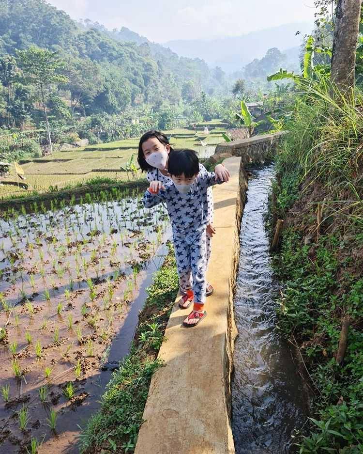 instagram.com/ernestprakasa