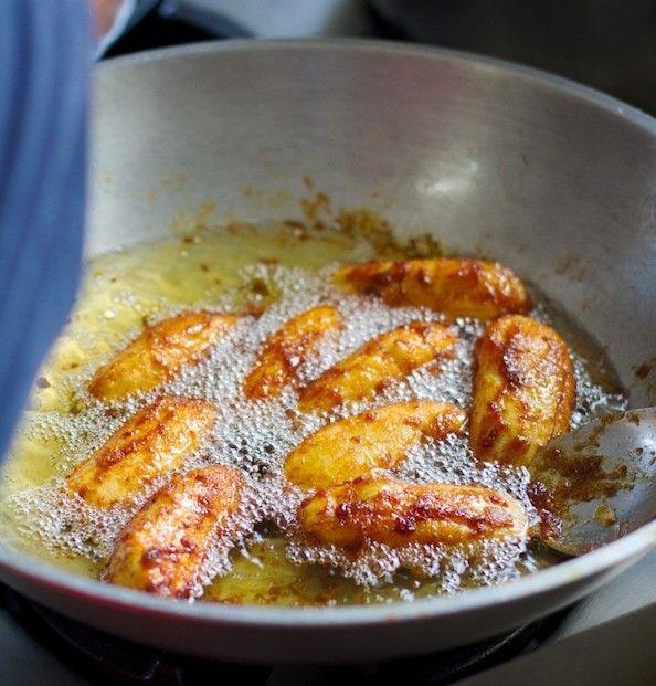 Menggoreng pisang (pinchofyum.com)