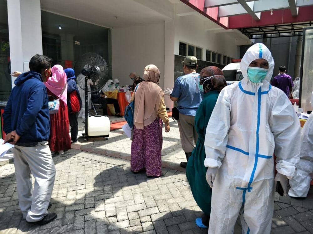 Gencar Tes Swab Massal, 393 Guru di Surabaya Positif COVID-19