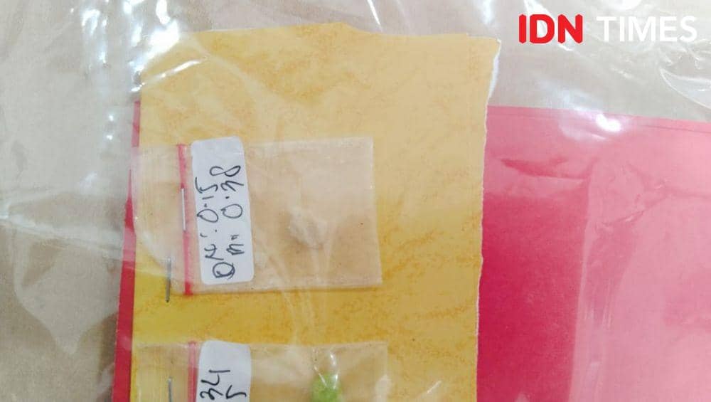 Pecahan biskuit mengandung narkotika (IDN Times/Ayu Afria)