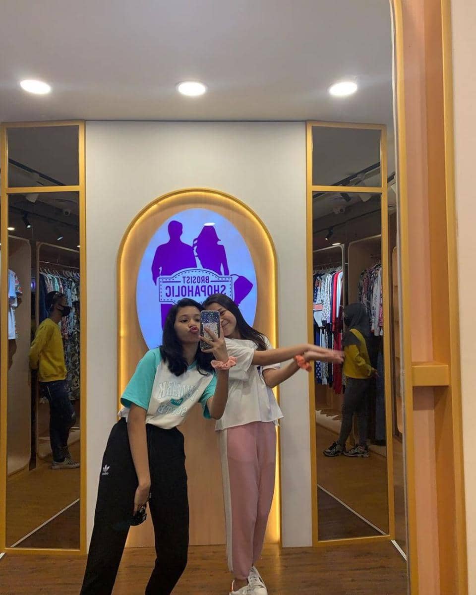 instagram.com/shakiena.azalea