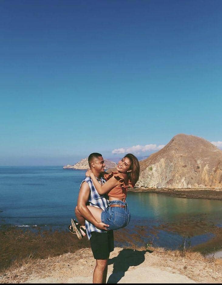 Instagram.com/Awkarin/