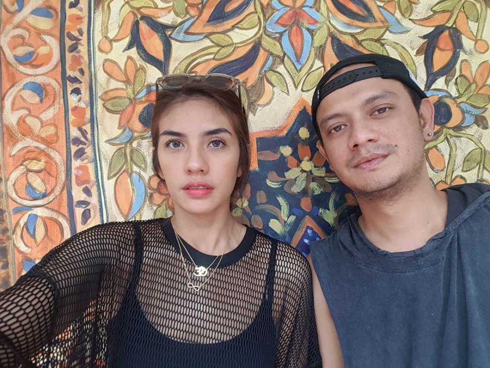 10 Potret Romantis Nadila Ernesta dan Suami, Lengket Tak Terpisahkan!