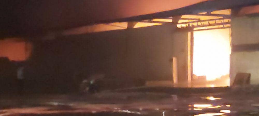 Kondisi gudang Polytron Sayung yang terbakar. Dok Damkar Kota Semarang