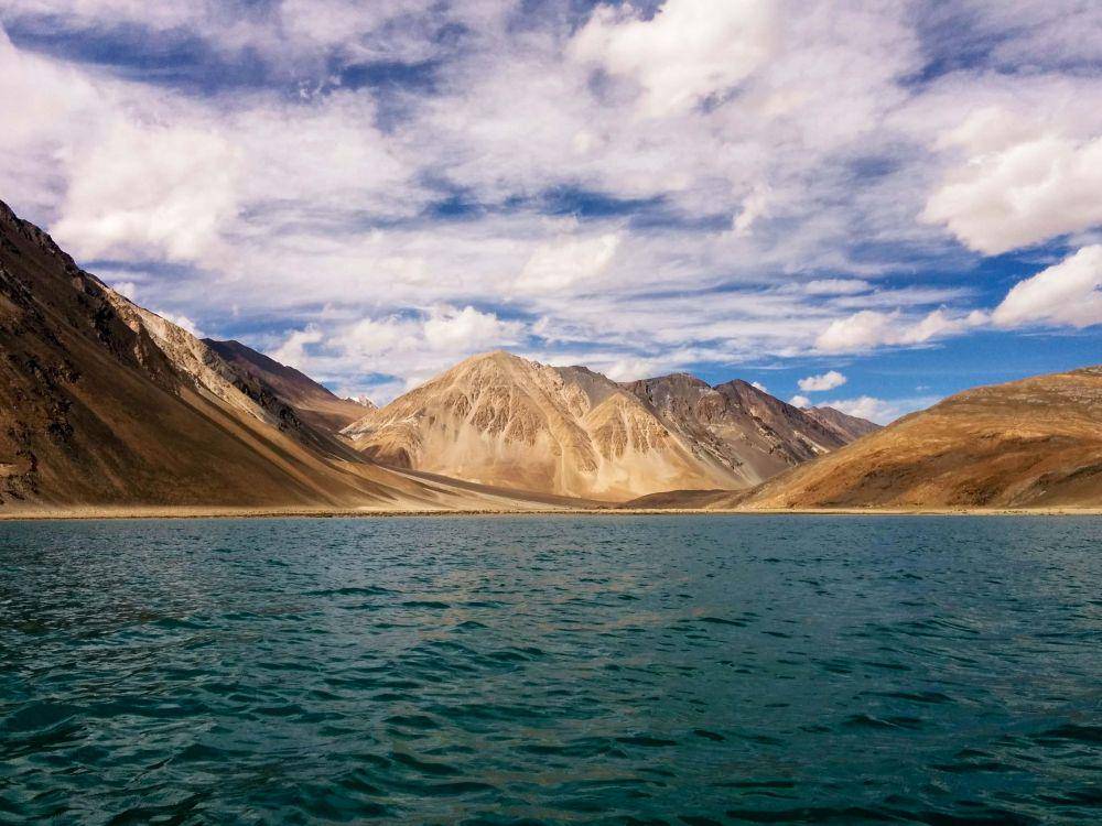 Danau Pangong Tso, Ladakh, India perbatasan dengan Tiongkok. Unsplash/Omendra Singh