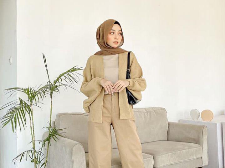 10 OOTD Sweater Rajut yang Kekinian ala Meirani Amalia