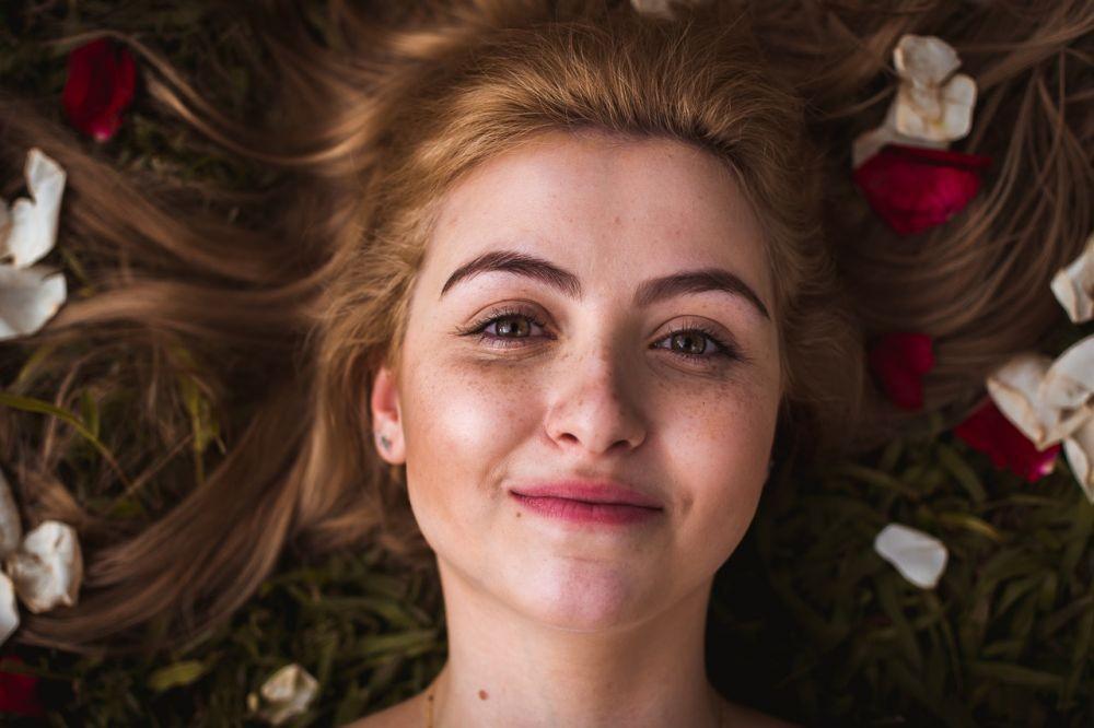 5 Kandungan Skincare yang Sanggup Atasi Kantung Mata, Ada Green Tea!