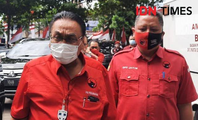 Whisnu Sakti Buana (kanan) dan Bambang Pacul saat tiba di kantor DPD PDIP Jatim, Rabu saing (2/9/2020). IDN Times/Ardiansyah Fajar