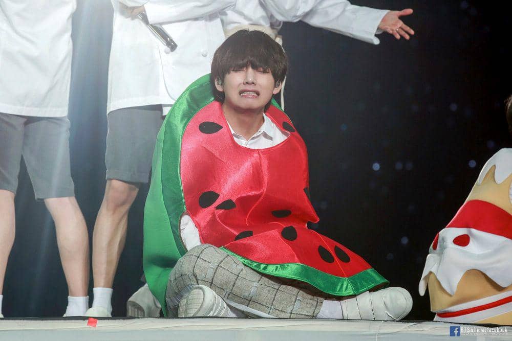 Bikin Gemas! 10 Potret Ekspresif V BTS yang Moodbooster Banget