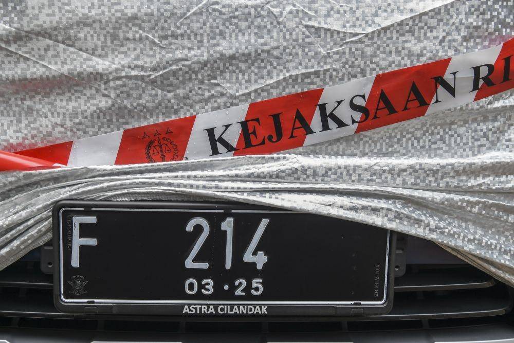 Barang bukti kasus penerimaan suap dari Joko Soegiarto Tjandra alias Djoko Tjandra milik tersangka Pinangki Sirna Malasari yang terpakir di gedung Bundar Kompleks Gedung Kejakasaan Agung, Jakarta, Rabu (2/9/2020) (ANTARA FOTO/Galih Pradipta)