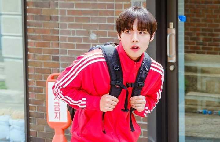 10 Potret Park Ji Hoon di Web Drama 'Love Revolution', Bucin Parah!