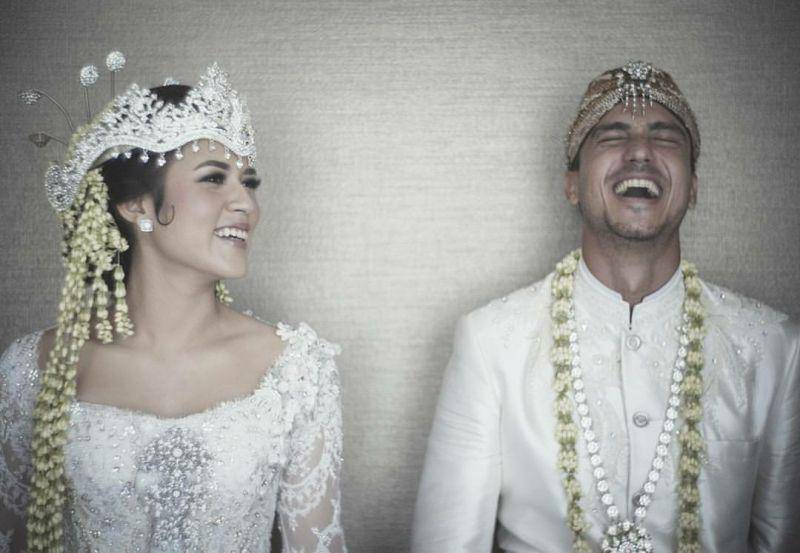 adat sunda (instagram.com/hamishdw)