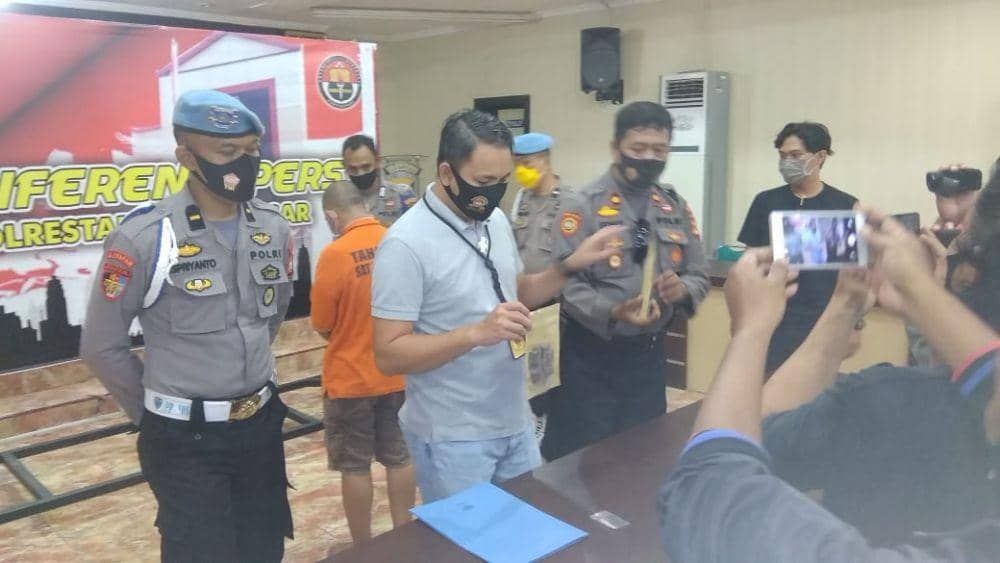 Ekspos tangkapan mahasiswa pengedar ganja di Kantor Polrestabes Makassar/Istimewa